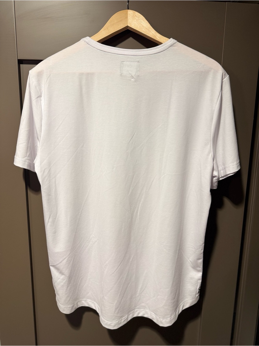 NWOT Cuts Clothing Men's AO Curve-Hem Crew Neck Tee Medium T-Shirt White M - Picture 4 of 6